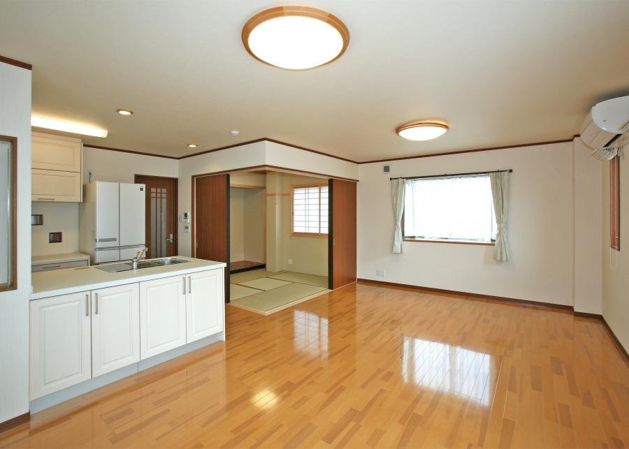 東郷町Ｉ様邸ガラス店兼住居